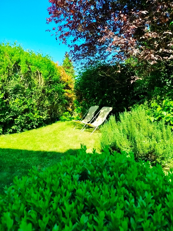 Un grand jardin privé pour votre séjour en gîte près de Senlis et Chantilly.