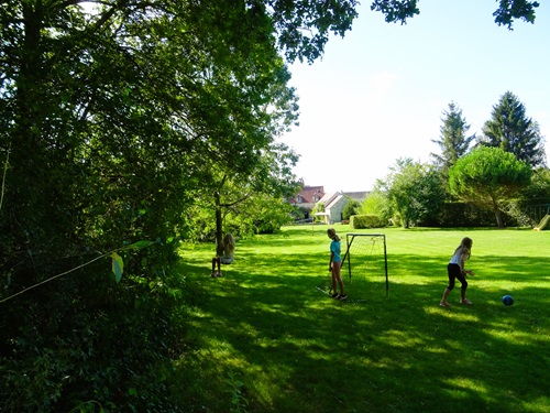 Gite Senlis avec jardin tyrolienne but et ballon