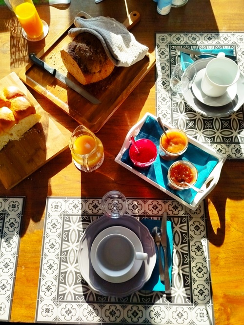 Chambre d'hotes avec petit déjeuner fait maison et vue imprenable sur le jardin