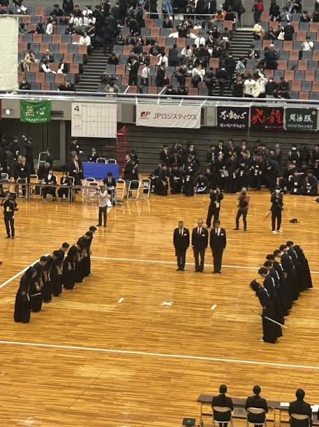 優勝を決めた後の礼