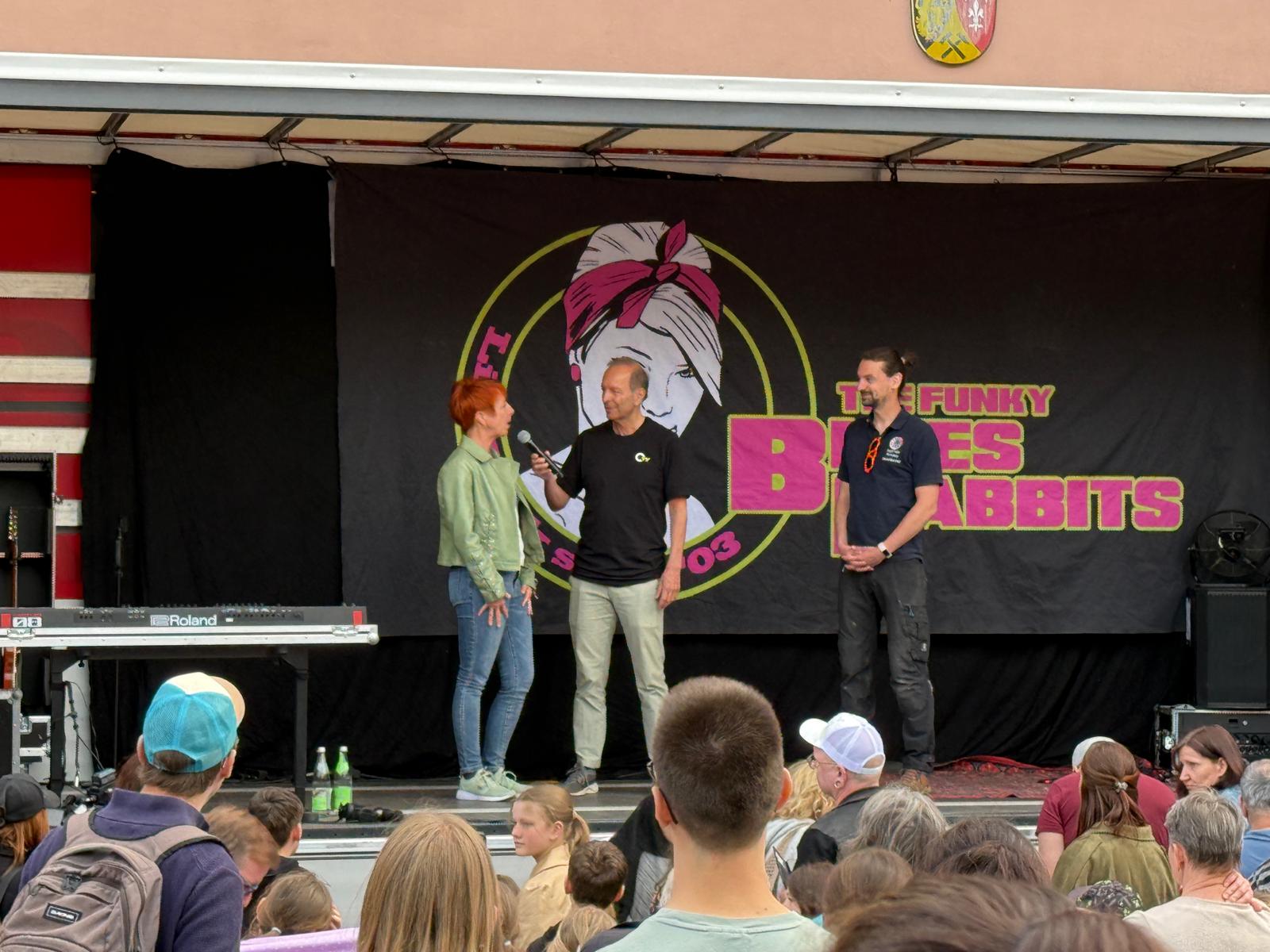 Bunte Enten, strahlende Gewinner und eine große Spende
