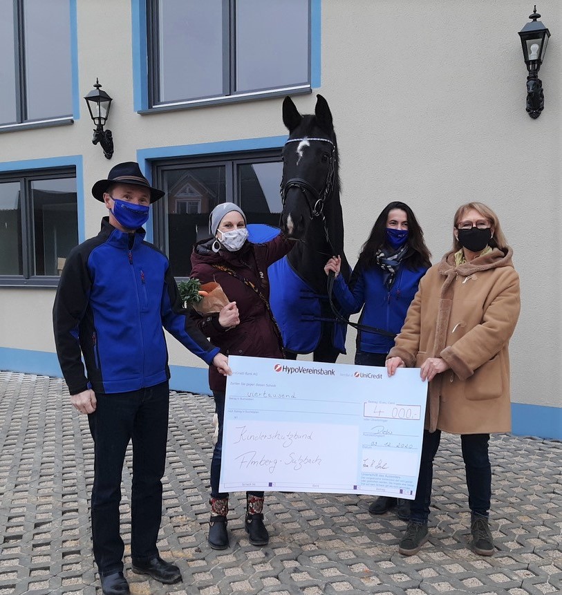 Von links nach rechts: Hermann Stecher, Yvonne Straller-Höhlein, "Wila-Wonda", Susanne Stecher, Brigitte Breitfelder