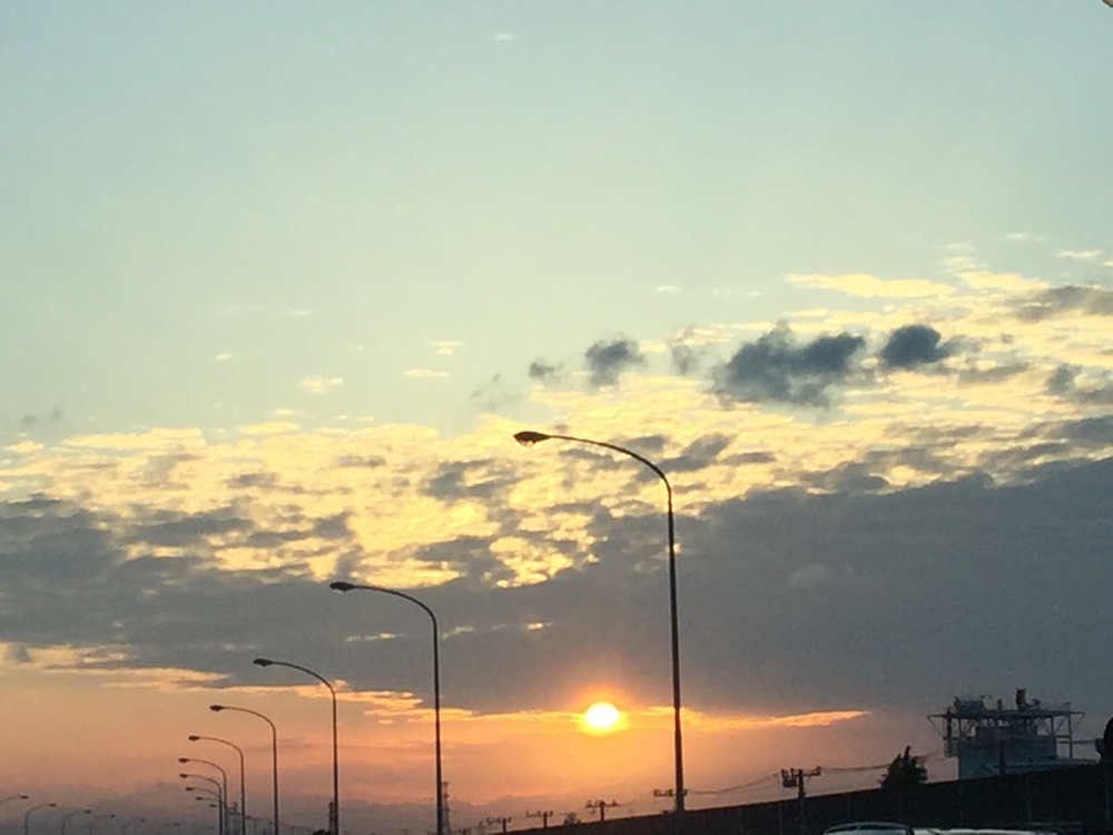 昨日の夕日は眩しかった