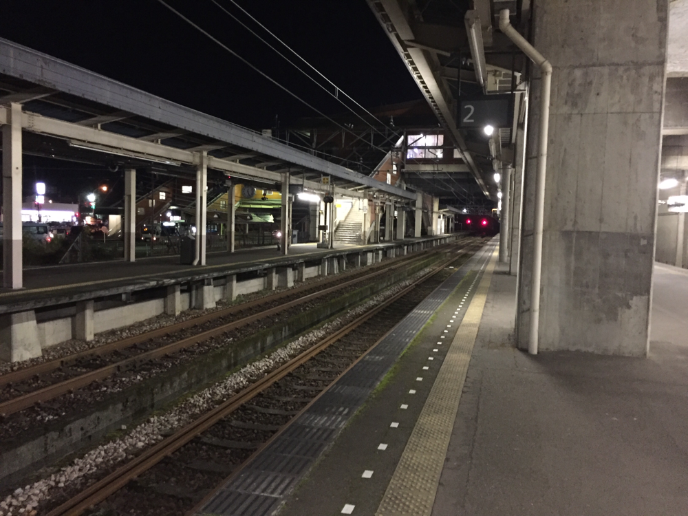 誰も居ない浦佐駅
