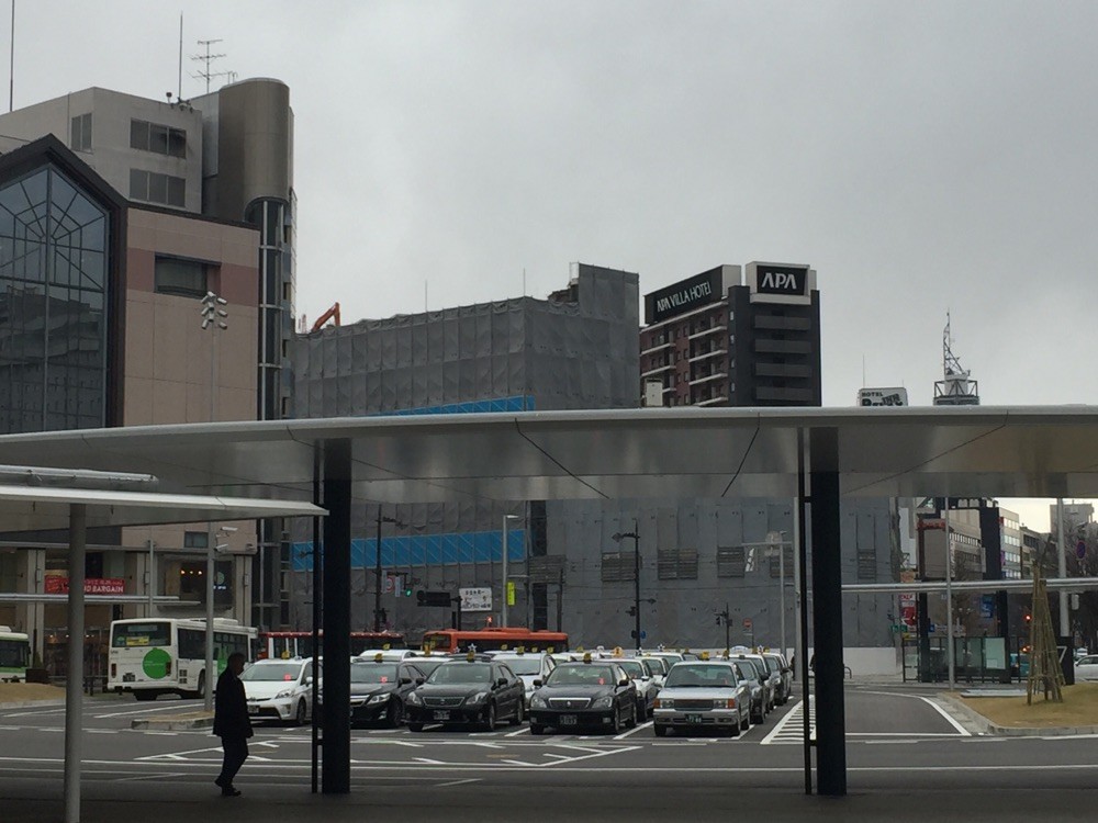 雪がない富山駅？！