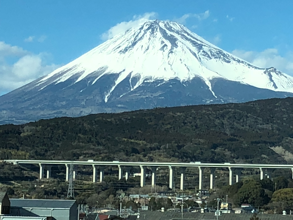 車窓に映る富士山