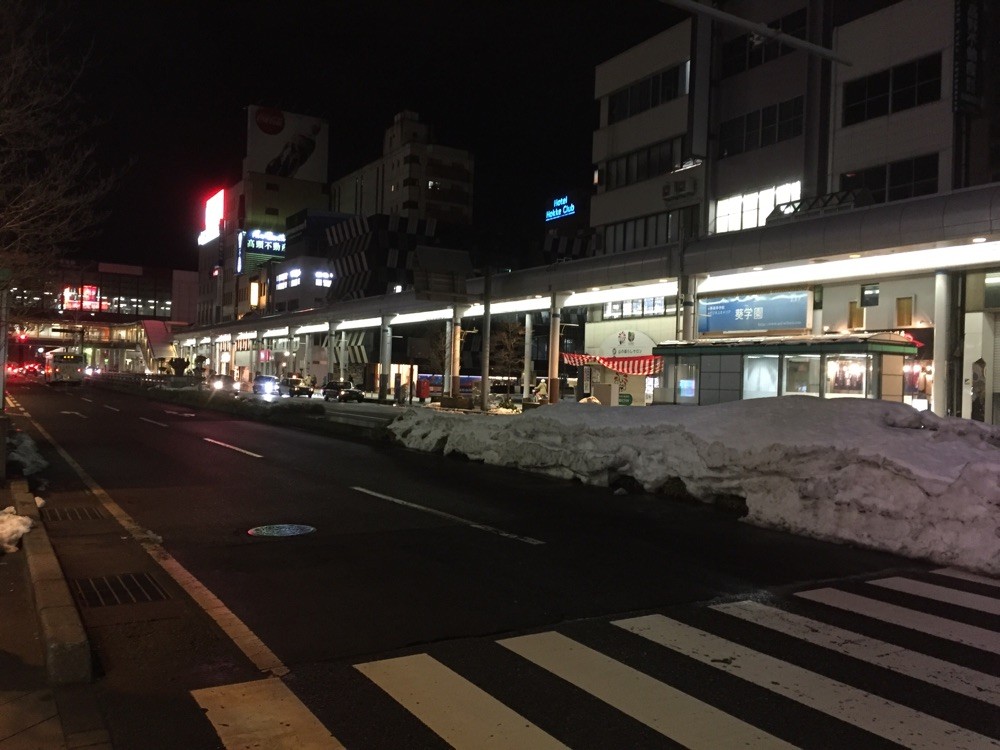 長岡駅前...寒っ