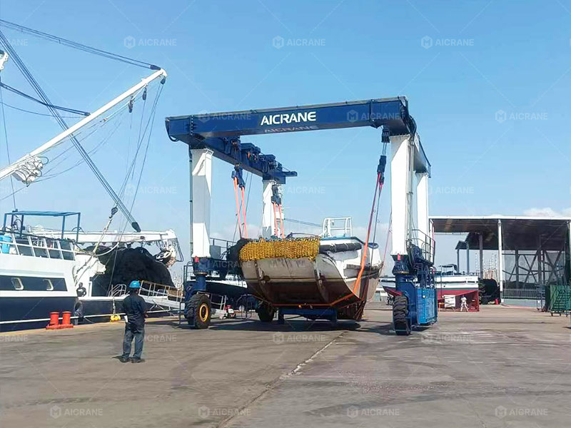 Boat and Yacht Handling: Why Marinas Depend on Specialized Mobile Boat Hoists