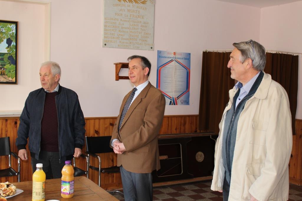 De gauche à droite : Claude Picart Maire délégué de Saint-Agnan, Mr Basselier Préfet de l'Aisne et Pierre Troublé Adjoint