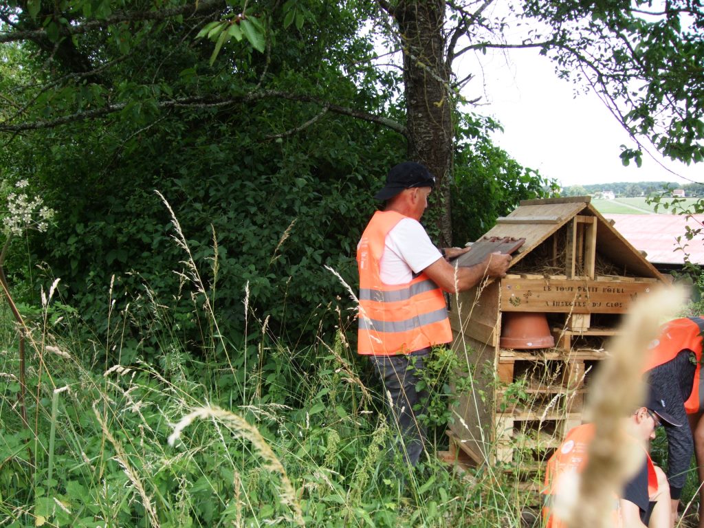 Remettre les tuiles au bon endroit n'est pas une mince affaire.