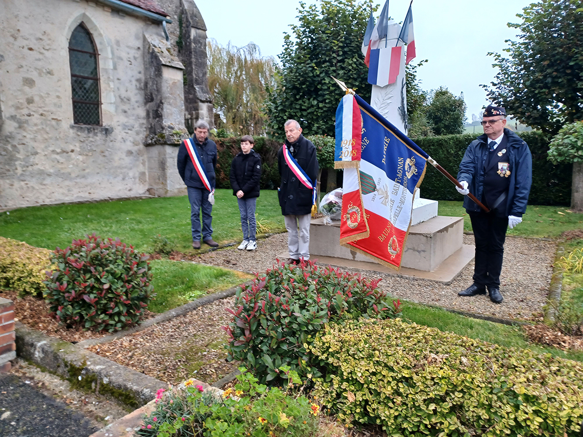Sonnerie aux morts, puis la Marseillaise