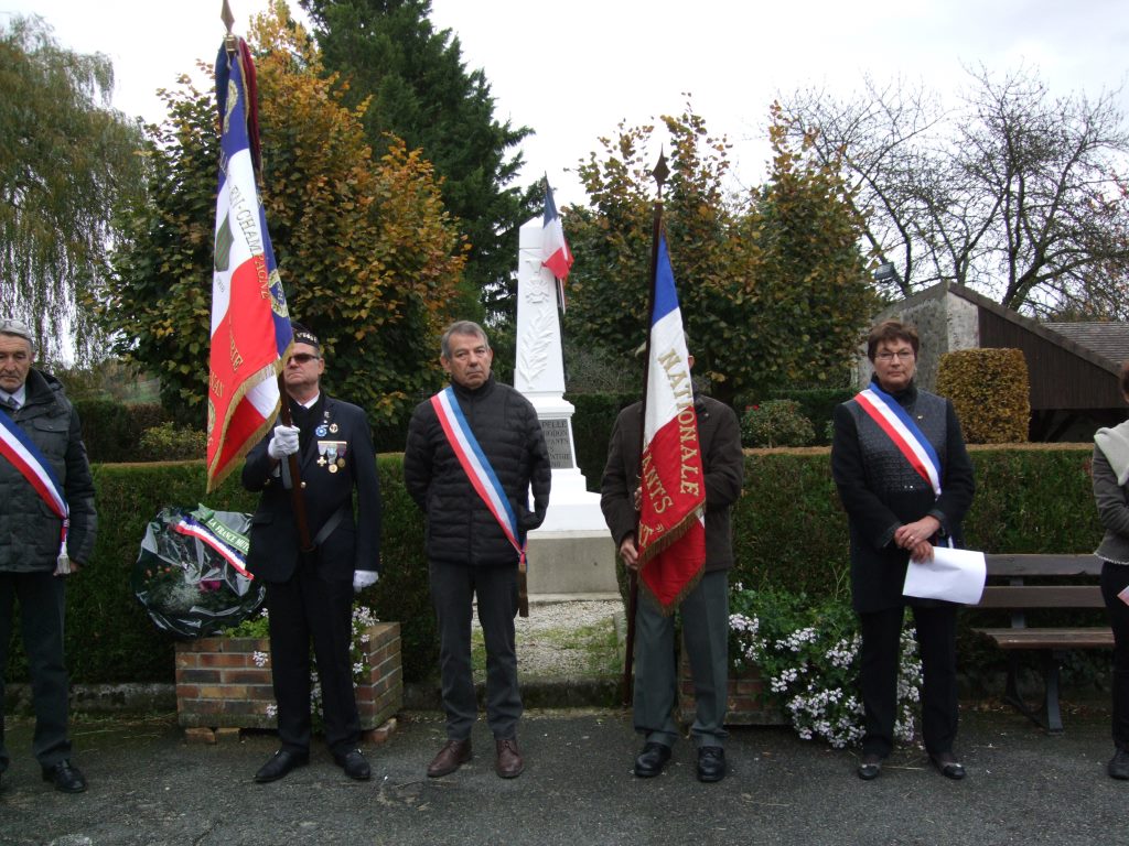 La cloche de l'église retentit ! Recueillement empreint d'émotion en hommage aux morts pour la france