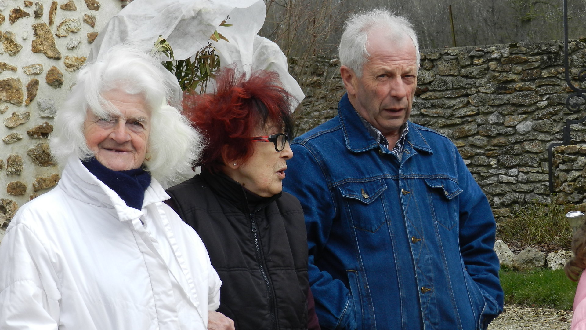 L'hôtesse des lieux entourée de Josiane Renard (conseillère) et Claude Picard