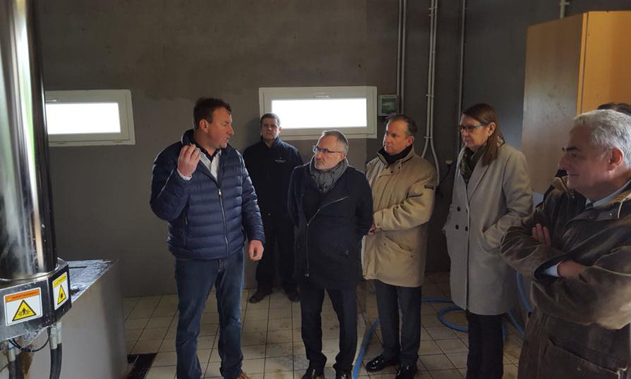 Visite de la salle de traite robotisée à Sarigny,  hameau du village de La Chapelle-Monthodon