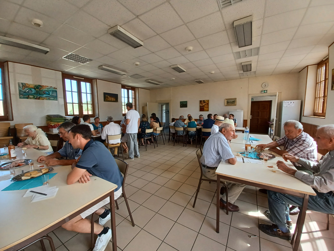 La traditionnelle "Saucissonade" à la salle communale