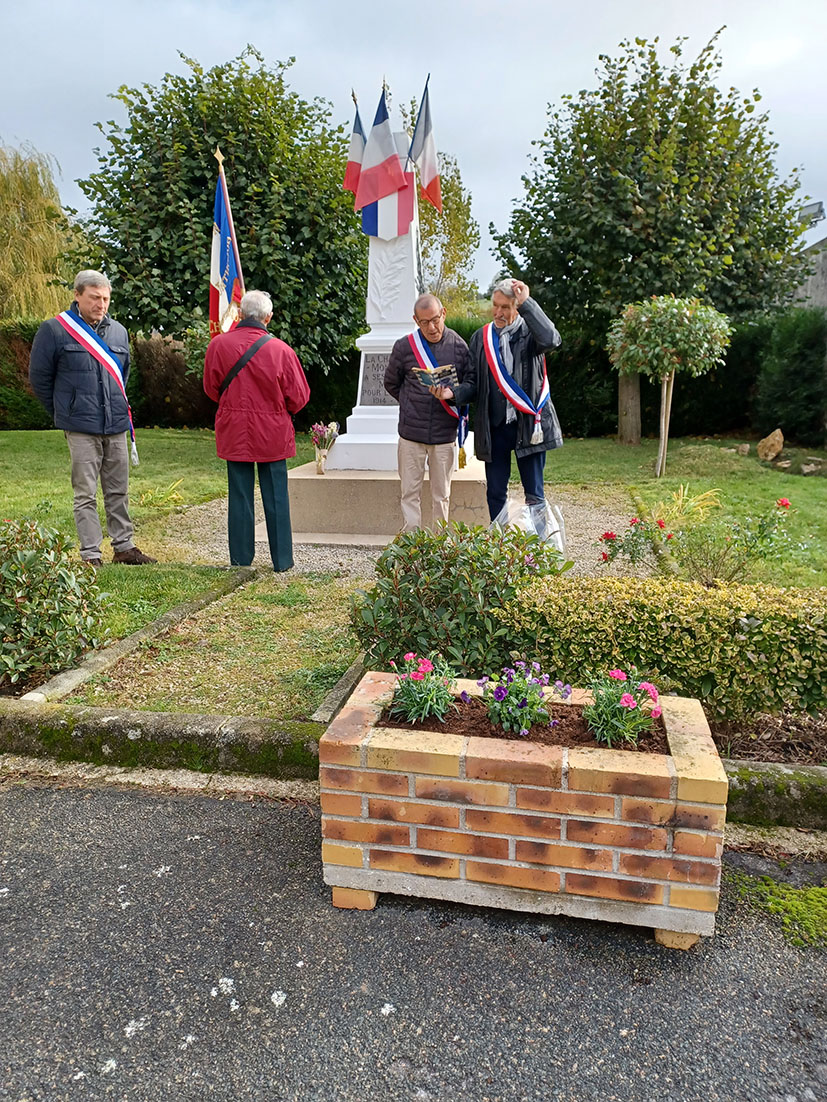 Lecture d'une Lettre d’un Poilu décrivant à sa femme l’enfer d’un combat, par le maire de Vallées-en-Champagne.