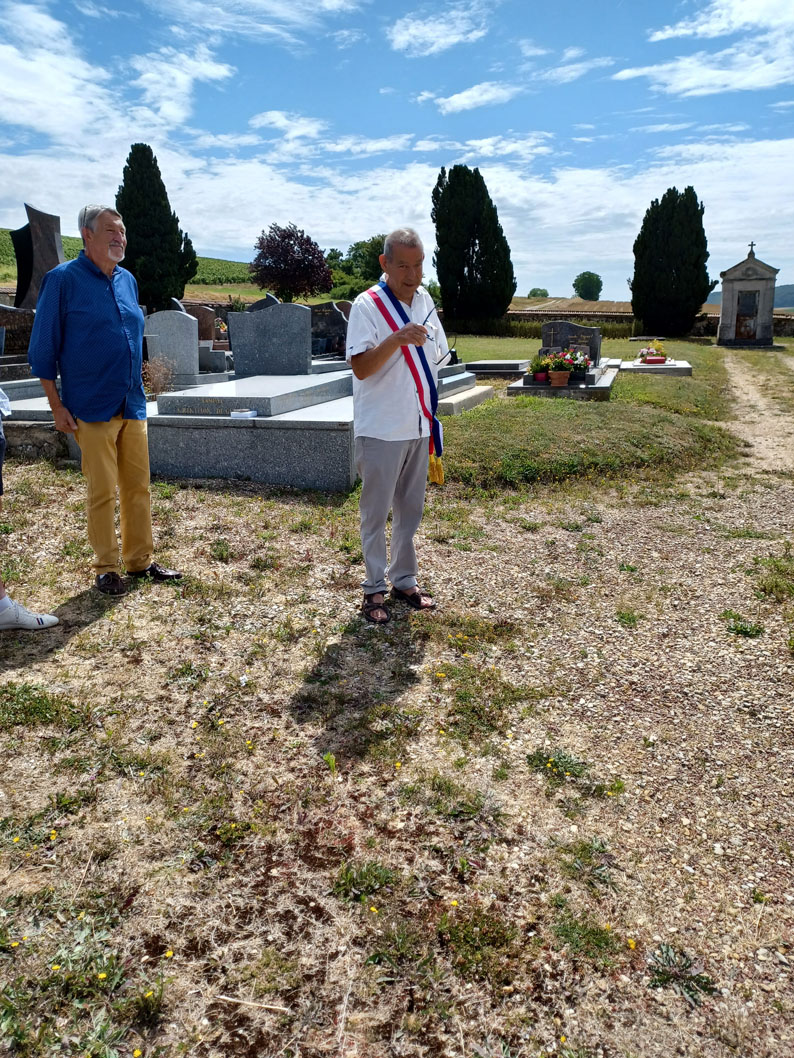 Monsieur le maire accueille les présents et les remercie