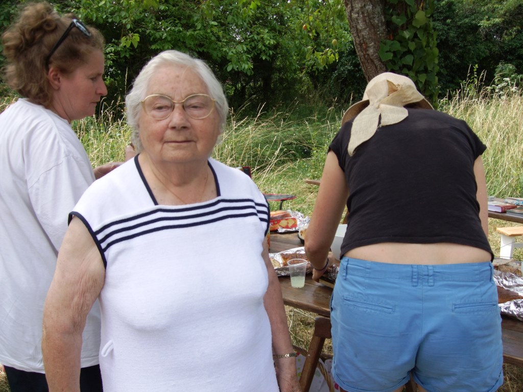 La doyenne du village nous a  fait l'honneur de sa présence en apportant un bon cake maison aux olives et lardons