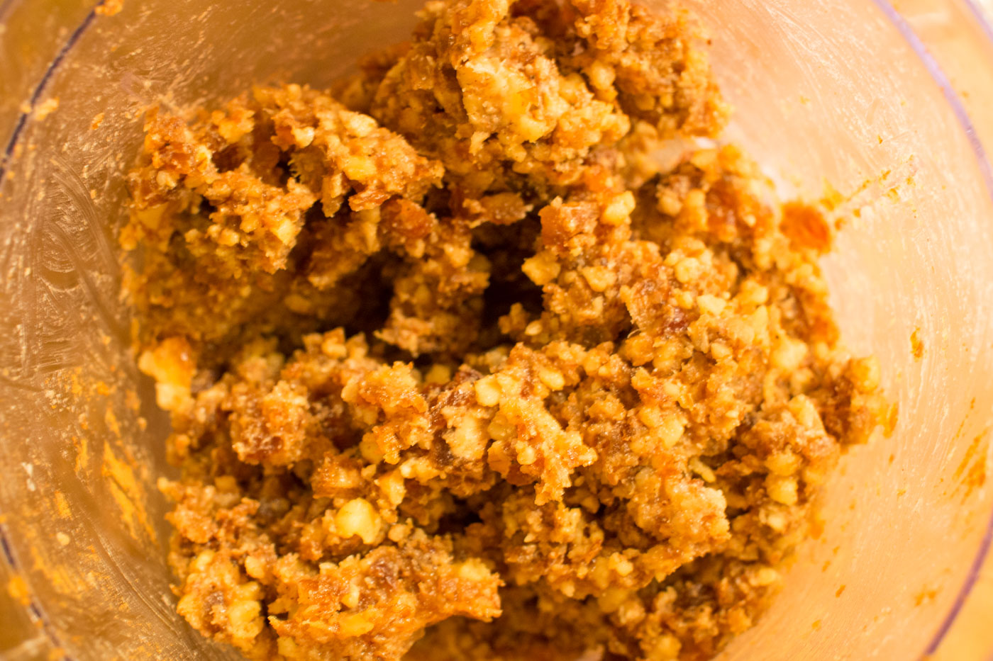 Bratapfel mit Dattel-Nuss-Zimtfüllung und Orangen-Vanille-Soße - vegane ...
