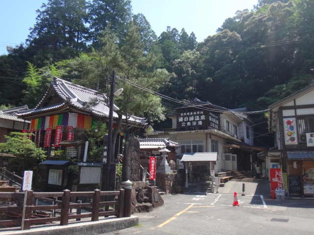 湯の峯温泉と湯の峰温泉は、和歌山県の源泉かけ流し温泉です。