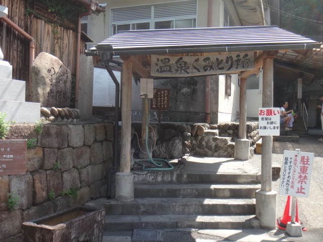 湯の峯温泉と湯の峰温泉は、和歌山県の源泉かけ流し温泉です。