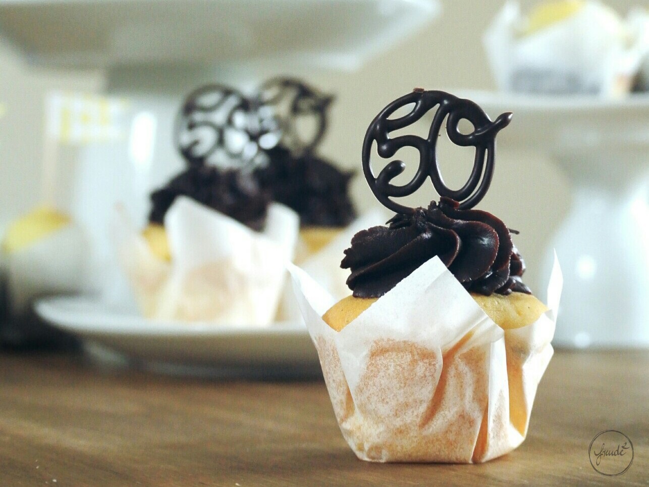 Vanille Cupcakes mit Schokoladen Ganache und Schoko Cheesecake Cupcakes ...