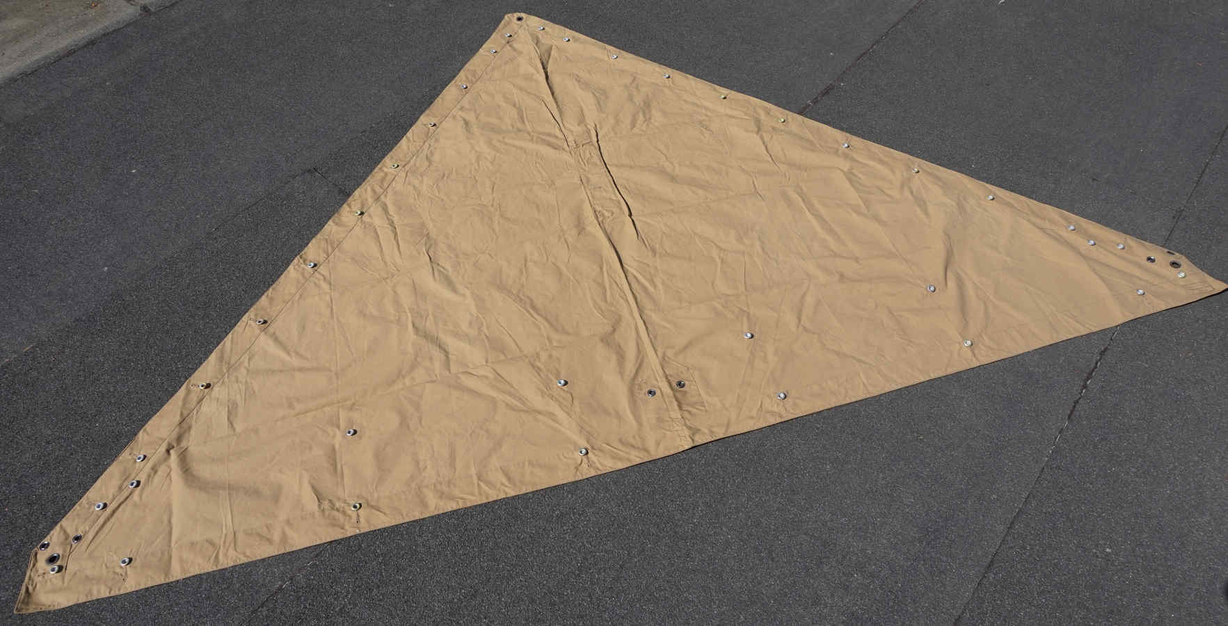 Tente militaire neuve 4,8m x 10m - Aménagement extérieur