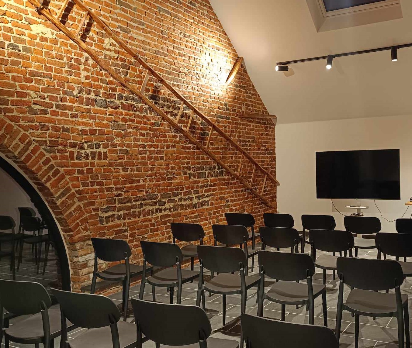 Combien coûte la location d'une salle à Binche ? Guide des tarifs et astuces pour maximiser votre budget