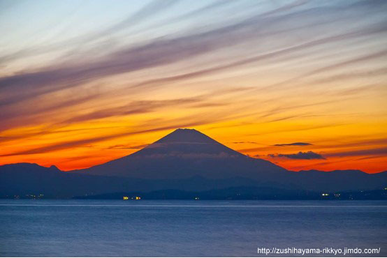 長者ケ崎からの夕方の富士（撮影日：2016年12月8日, 撮影者：高橋仁）