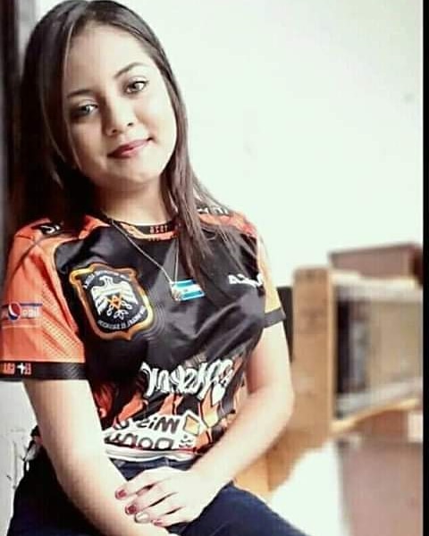 La belleza aguilucha.  Ser aguilucho no sabe de género solo de amor por los colores No Violencia A Las Mujeres:Por una vida libre de violencia no te quedes callada denuncia callar duele mas  Mensaje:Administradores de la pagina C.D Águila  #NiUnaMas