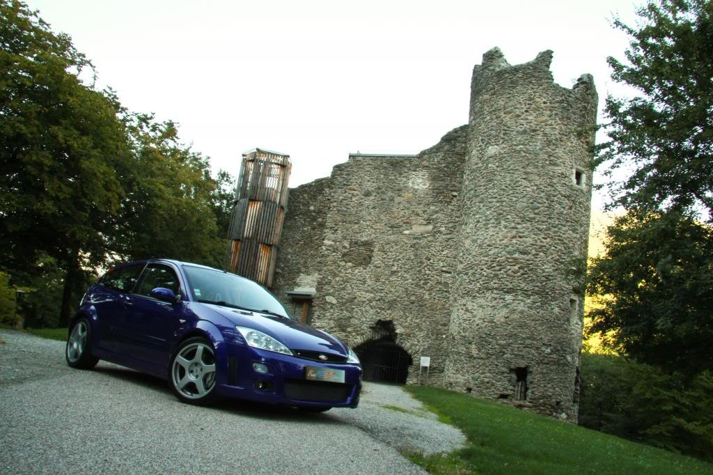 ma RS devant le château d'Essert Blay !