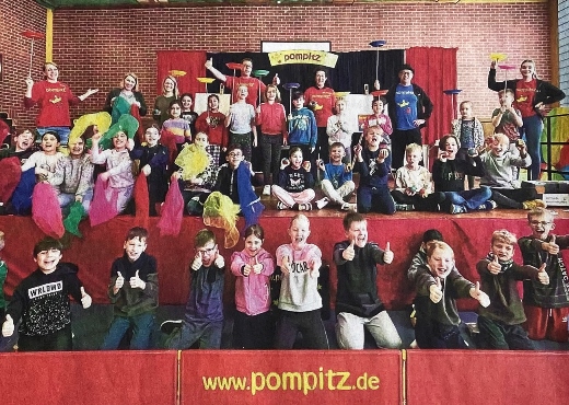 Grundschule wird zur Zirkusmanege mit pompitz