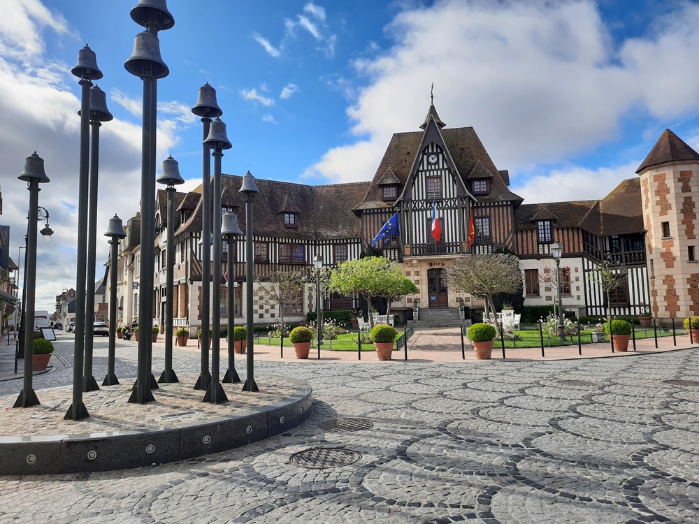 L'hôtel de ville de style néo-normand