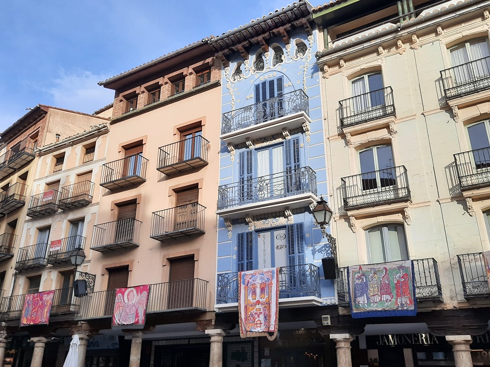 La Casa La Madrilena à la façade bleue, de style moderniste également