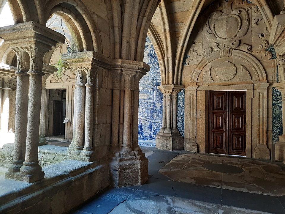 Le cloître de la Sé