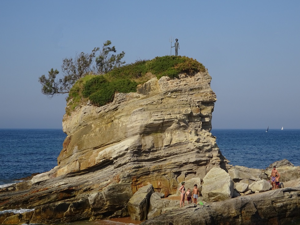 le rocher avec la sculpture de Neptune enfant