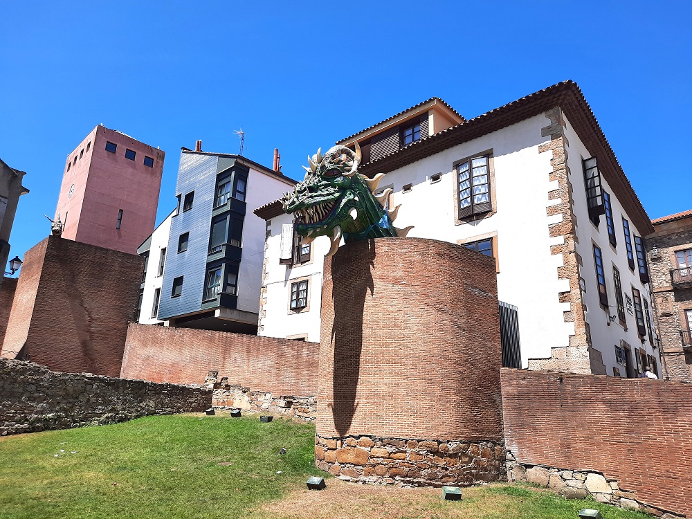 Etrange rencontre sur la Plazoleta de Jovellanos