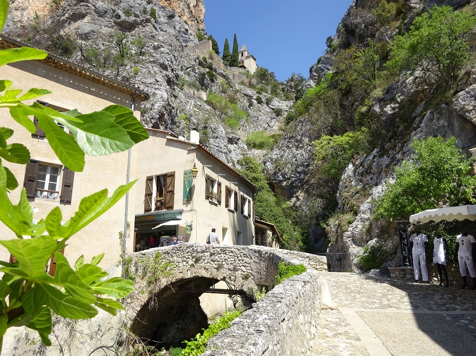 Le petit pont du village