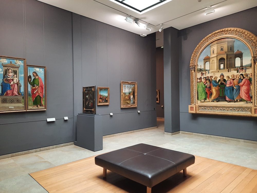 La salle du musée des Beaux Arts qui expose des œuvres de la Renaissance dont le Mariage de la Vierge du Pérugin