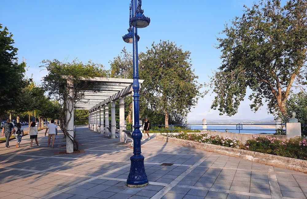 L'Avenida Reina Victoria qui surplombe la mer