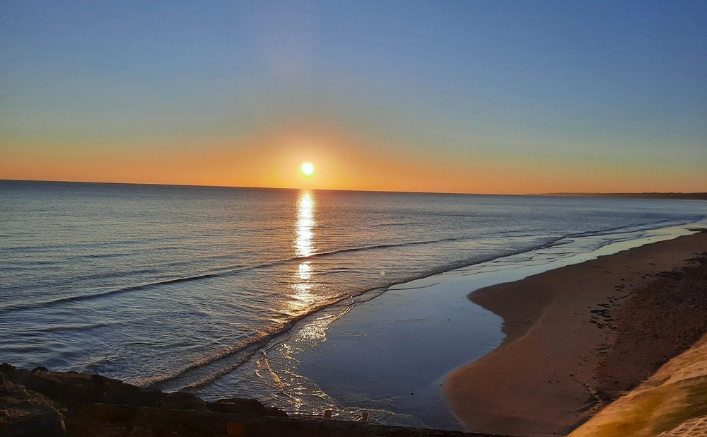 Lever de soleil sur la plage d'Omaha Beach