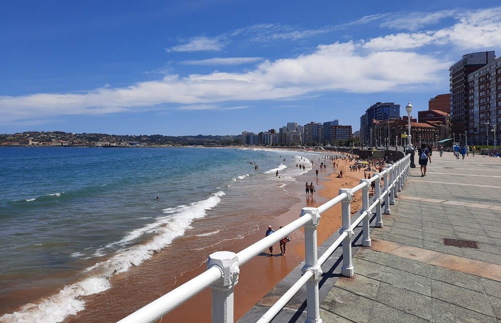 Promenade le long de la plage de San Lorenzo