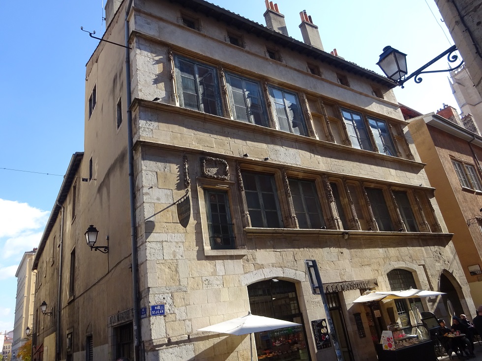 La maison du Chamarier, au 37 rue Saint-Jean, date du  XVe s.