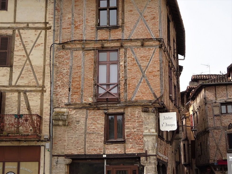 Maisons médiévales de la place Saint-Urcisse