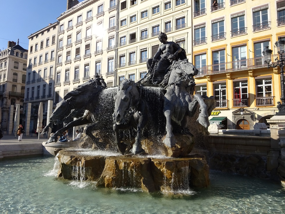 La fontaine Bartholdi qui était initialement destinée à être placée sur la place des Quinconces à Bordeaux