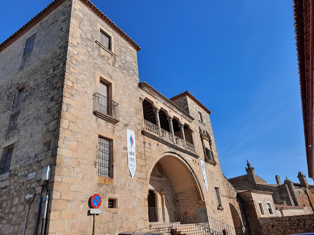 Palacio de Orellana Pizarro, bâtiment du XIVe et XVe siècle réformé au XVIe s. par Juan Pizarro de Orellana, un cousin de Francisco Pizarro