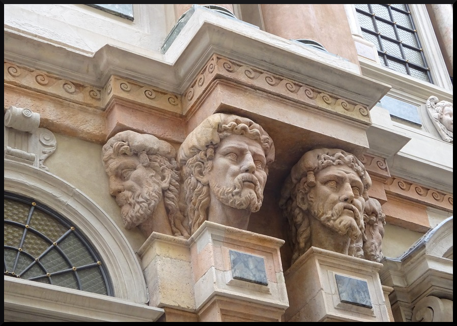 Détail de la façade de la chiesa di San Raffaele