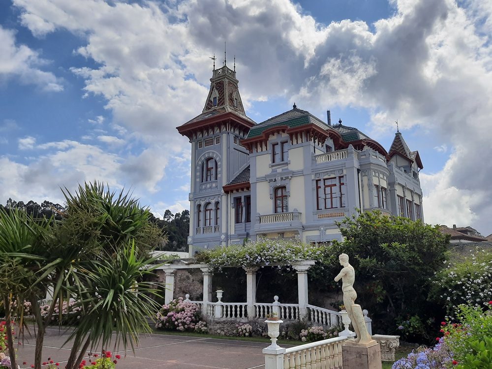 Le plus bel hôtel particulier appelé Villa Rosario qui est aujourd'hui un hôtel