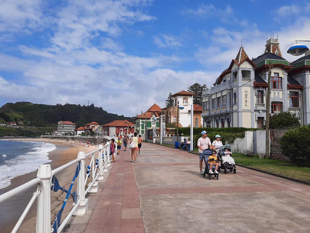 La promenade du bord de mer avec ses belles villas du début du XXe siècle