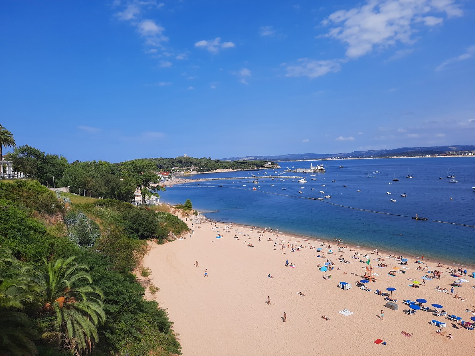 Plage de Los Peligros avec au fond à droite celle de Los Bikinis
